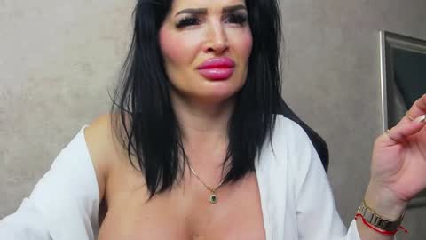 Nicolle online show from 01.16.25