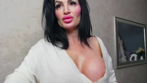 Nicolle online show from 01.23.25