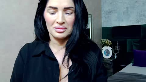 Nicolle online show from 09.13.25