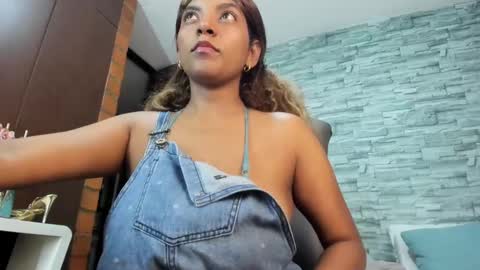 nicollesofia3 online show from 02.24.25