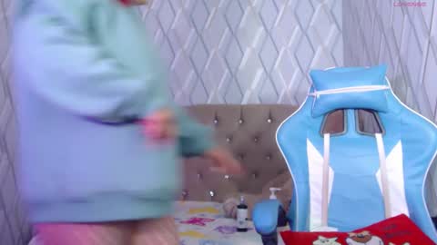 Nicolle Miley online show from 03.06.25