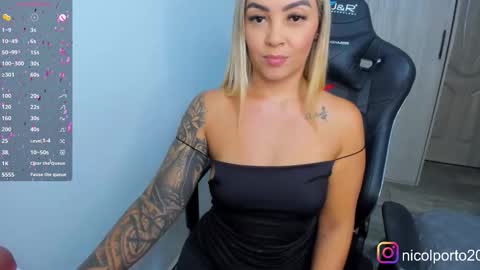 Snapshot of nicolporto chatting on 11.17.25 Nicol online show from 11.17.25