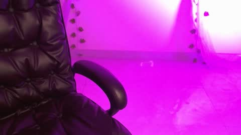 Snapshot of nightqueen107446 chatting on 10.21.25 nightqueen107446 online show from 10.21.25