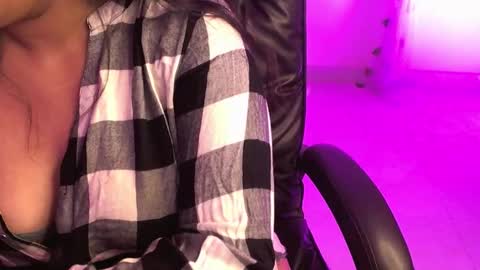 Snapshot of nightqueen107446 chatting on 10.24.25 nightqueen107446 online show from 10.24.25