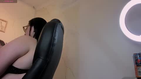 Snapshot of niickyjones chatting on 07.18.26 Anni online show from 07.18.26