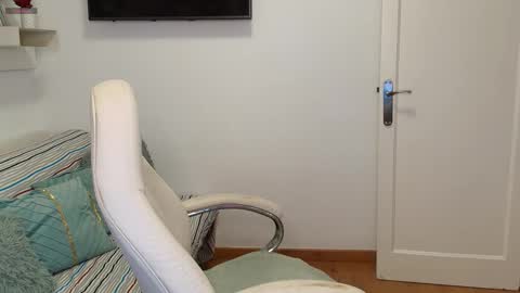 Snapshot of niickylovee chatting on 11.26.25 Nicolle Bustamante online show from 11.26.25