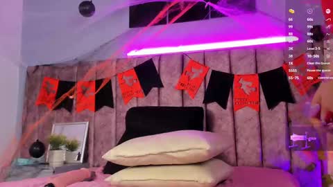 Snapshot of niicolle_evanss chatting on 10.30.25 Nicolle online show from 10.30.25