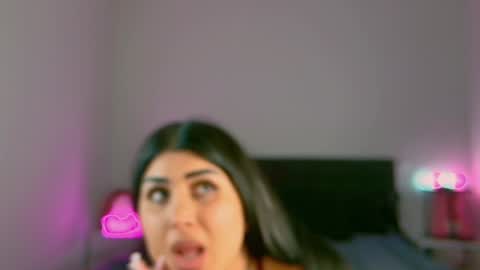 Niinarosee online show from 12.08.24