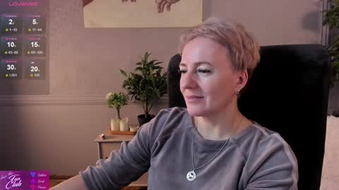 Snapshot of nika_smit chatting on 12.14.24 Nika online show from 12.14.24