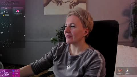 Snapshot of nika_smit chatting on 12.15.24 Nika online show from 12.15.24