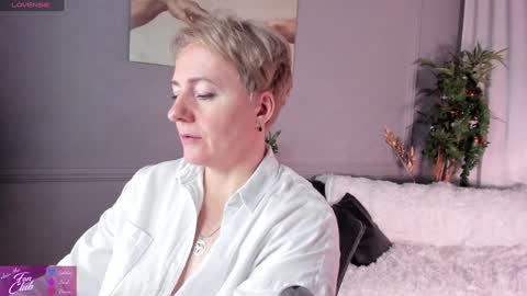 Snapshot of nika_smit chatting on 01.05.25 Nika online show from 01.05.25