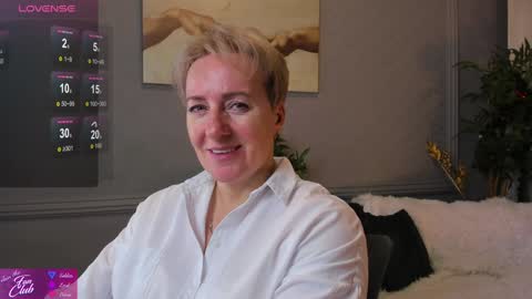 Snapshot of nika_smit chatting on 01.10.25 Nika online show from 01.10.25