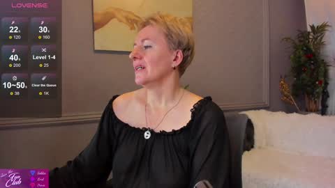 Snapshot of nika_smit chatting on 01.11.25 Nika online show from 01.11.25