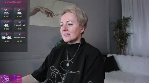 Snapshot of nika_smit chatting on 02.01.25 Nika online show from 02.01.25