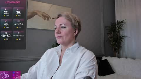 Snapshot of nika_smit chatting on 02.02.25 Nika online show from 02.02.25