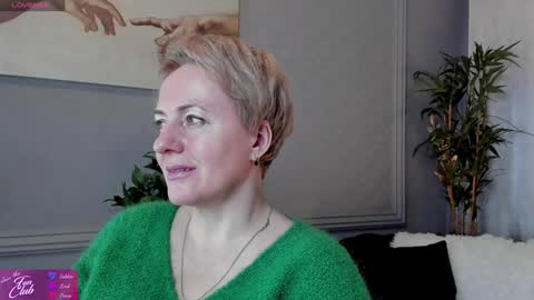 Snapshot of nika_smit chatting on 02.07.25 Nika online show from 02.07.25