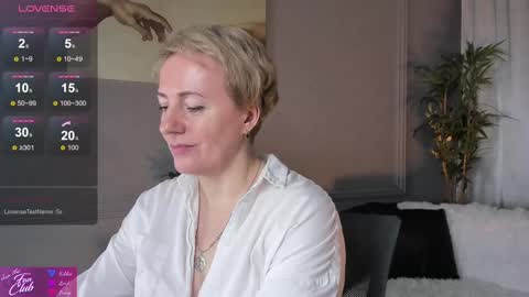 Snapshot of nika_smit chatting on 02.09.25 Nika online show from 02.09.25