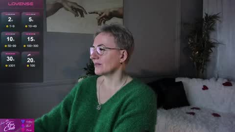 Snapshot of nika_smit chatting on 02.14.25 Nika online show from 02.14.25