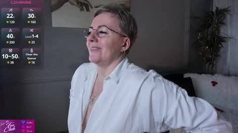 Snapshot of nika_smit chatting on 02.14.25 Nika online show from 02.14.25