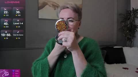 Snapshot of nika_smit chatting on 02.15.25 Nika online show from 02.15.25