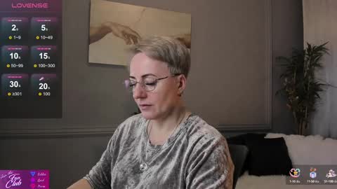 Snapshot of nika_smit chatting on 02.16.25 Nika online show from 02.16.25