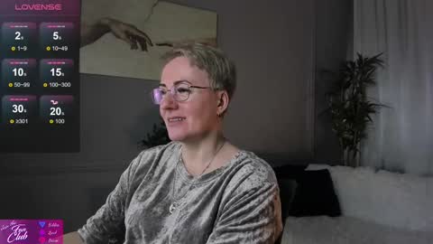 Snapshot of nika_smit chatting on 02.16.25 Nika online show from 02.16.25