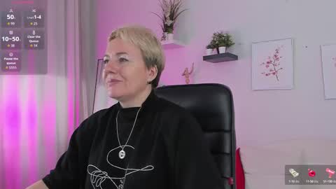 Snapshot of nika_smit chatting on 10.10.25 Nika online show from 10.10.25