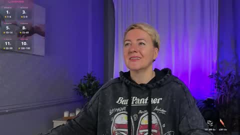 Snapshot of nika_smit chatting on 10.23.25 Nika online show from 10.23.25