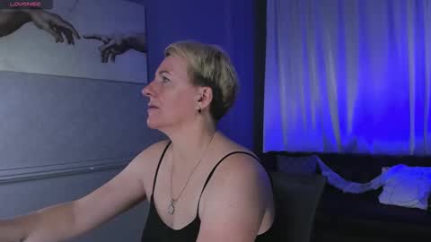 Snapshot of nika_smit chatting on 11.01.25 Nika online show from 11.01.25