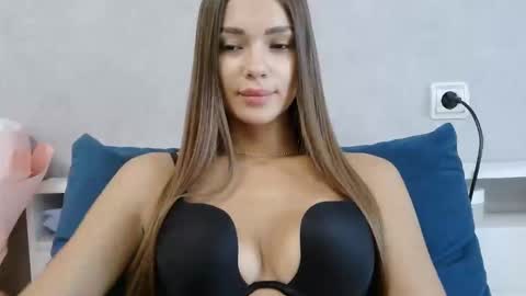 Snapshot of nika_verona1 chatting on 06.11.26 Nika online show from 06.11.26