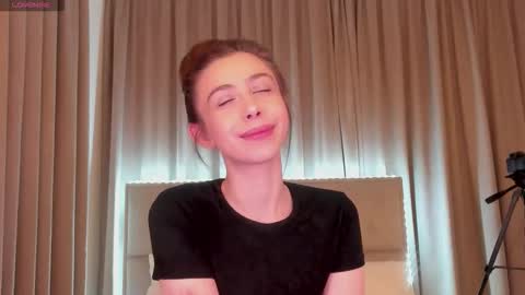 Snapshot of nikaletta chatting on 04.22.26 Nika online show from 04.22.26