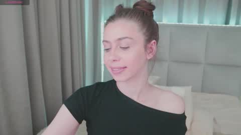 Snapshot of nikaletta chatting on 05.15.26 Nika online show from 05.15.26