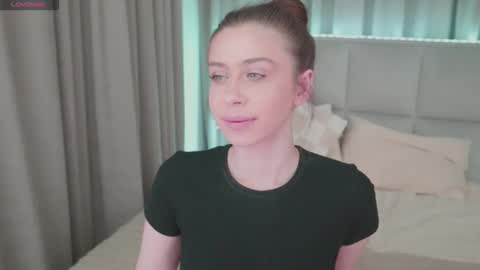 Snapshot of nikaletta chatting on 05.17.26 Nika online show from 05.17.26