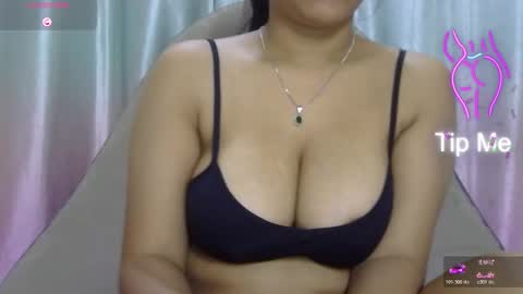 Snapshot of nike_aj chatting on 12.03.25 Nike online show from 12.03.25