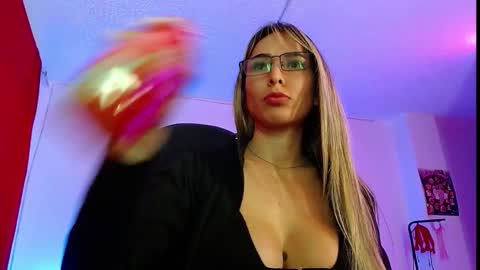  Natalia online show from 10.18.25