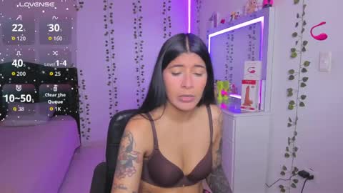 Snapshot of nikibryce_ chatting on 04.19.26 Niki online show from 04.19.26