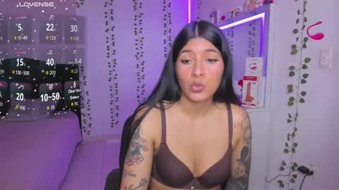 Snapshot of nikibryce_ chatting on 04.19.26 Niki online show from 04.19.26