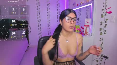 Snapshot of nikibryce_ chatting on 04.21.26 Niki online show from 04.21.26