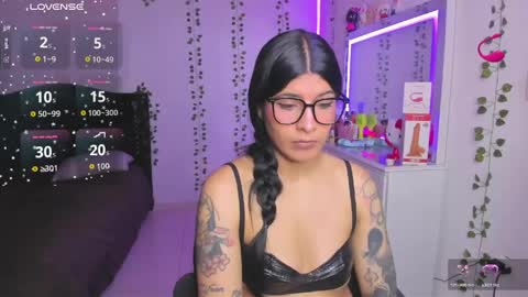 Snapshot of nikibryce_ chatting on 05.27.26 Niki online show from 05.27.26