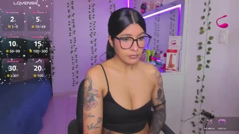 Snapshot of nikibryce_ chatting on 05.30.26 Niki online show from 05.30.26