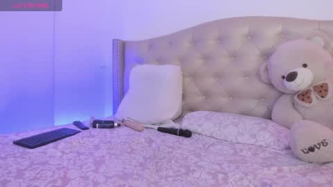 Snapshot of nikiibrooks chatting on 03.04.25 Niikii online show from 03.04.25