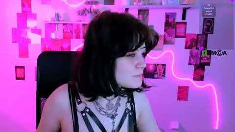Snapshot of nikki_kiss_ chatting on 04.25.26 nikki_kiss_ online show from 04.25.26