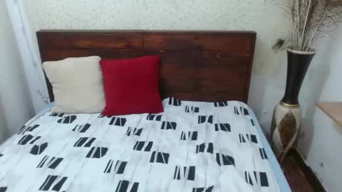 NikkieMilky online show from 02.28.25