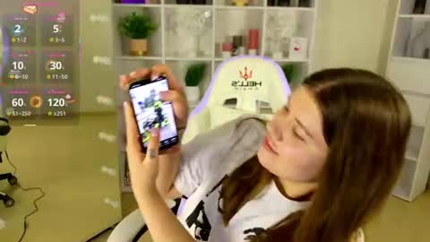 Snapshot of nikkivelvets chatting on 06.17.26 NikkiVelvets online show from 06.17.26