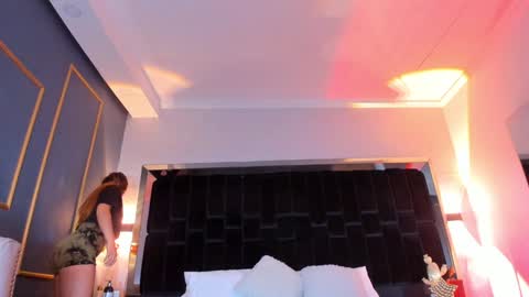 Snapshot of nikkysmiith chatting on 01.20.25 online show from 01.20.25