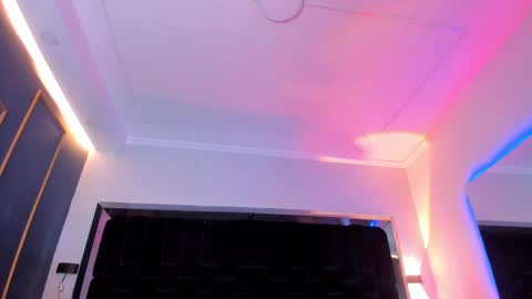 Snapshot of nikkysmiith chatting on 02.13.25 online show from 02.13.25