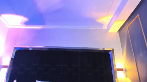 Snapshot of nikkysmiith chatting on 03.04.25 online show from 03.04.25