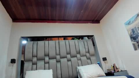 Snapshot of nikkysmiith chatting on 10.04.25 online show from 10.04.25