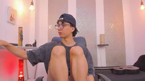    online show from 10.10.25