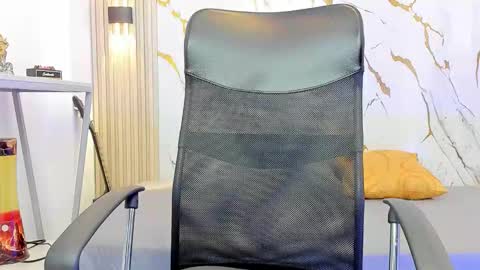 Snapshot of nikolay_gregori chatting on 01.19.26 online show from 01.19.26